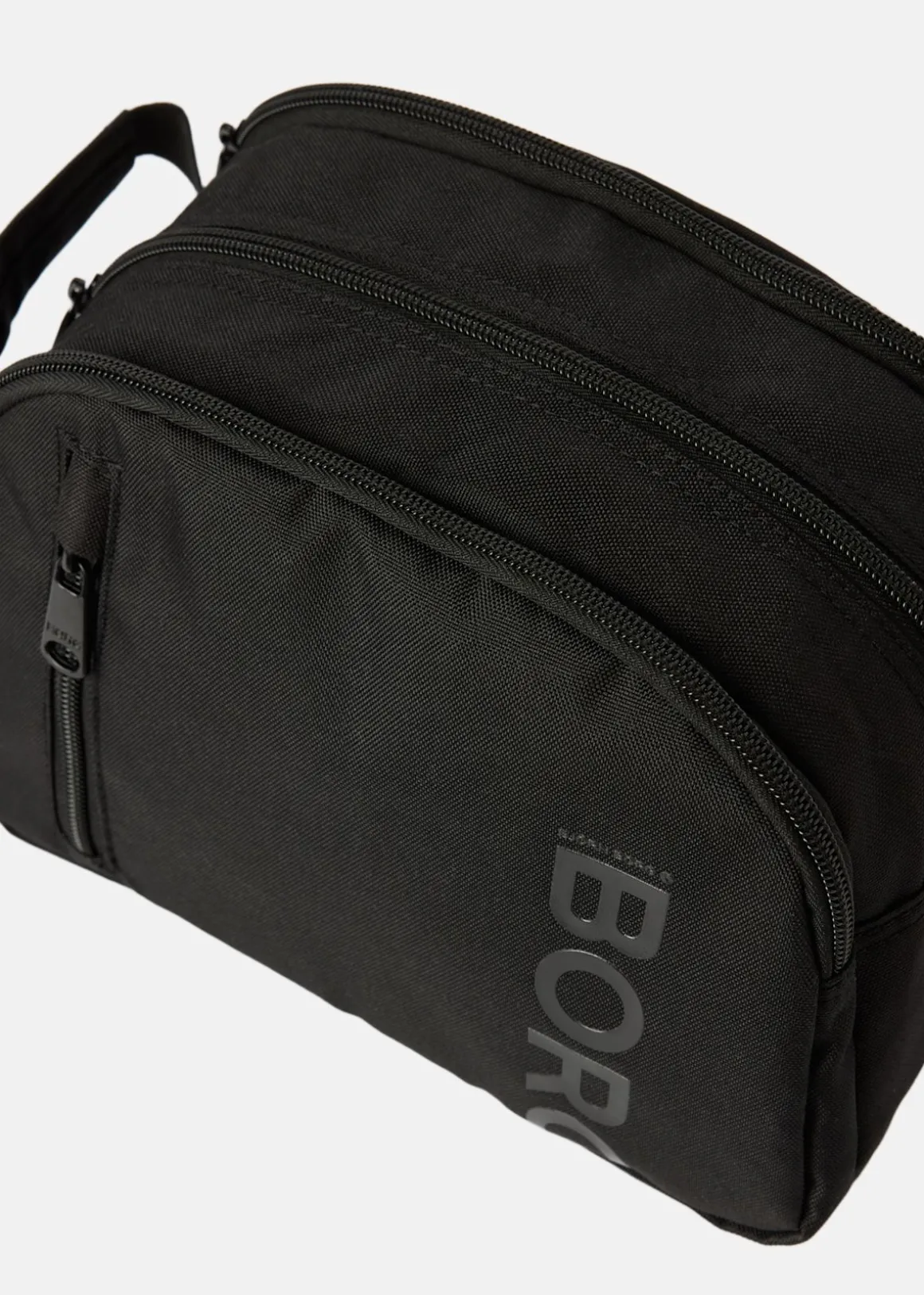 CORE WASH BAG STANDING