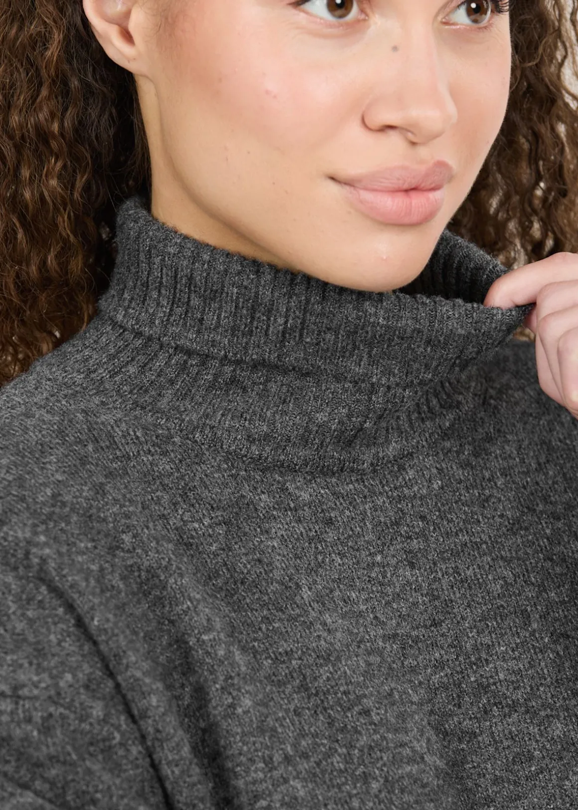 Daviana W Knitted High Neck