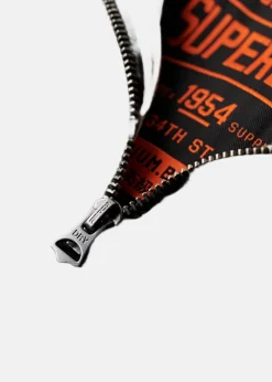 ESSENTIAL LOGO HENLEY