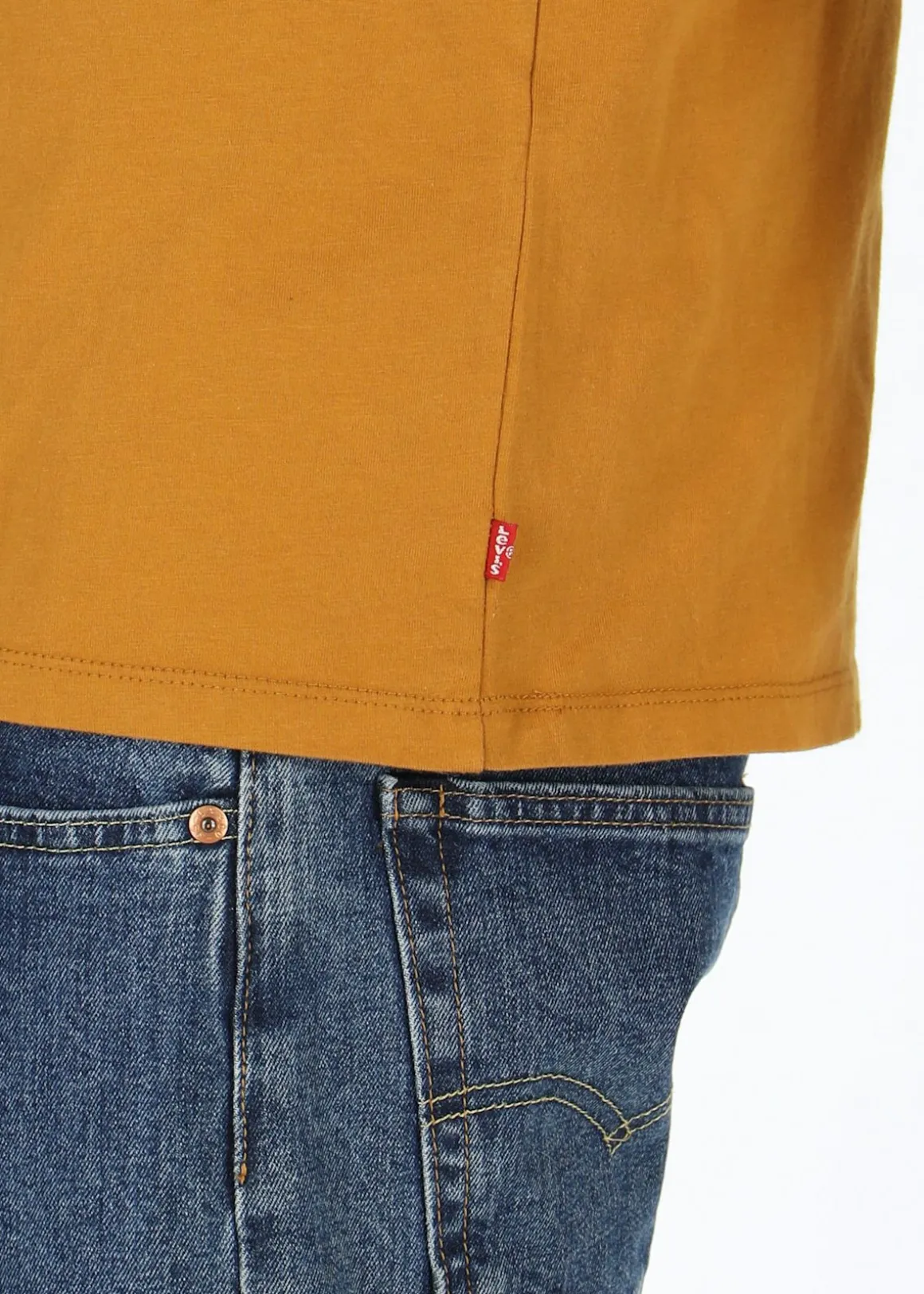 GRAPHIC CREWNECK TEE