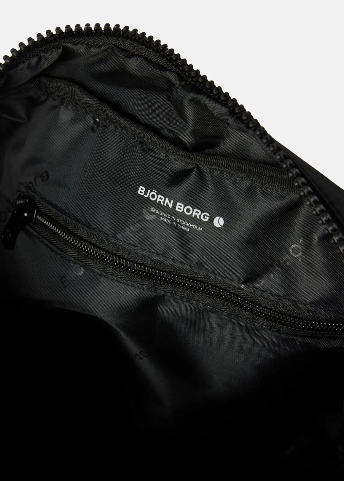 STUDIO SHOULDER BAG