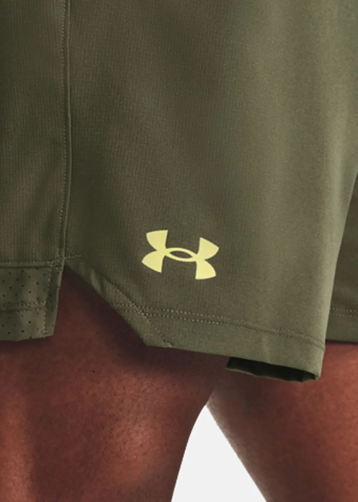 UA Vanish Woven 6in Shorts